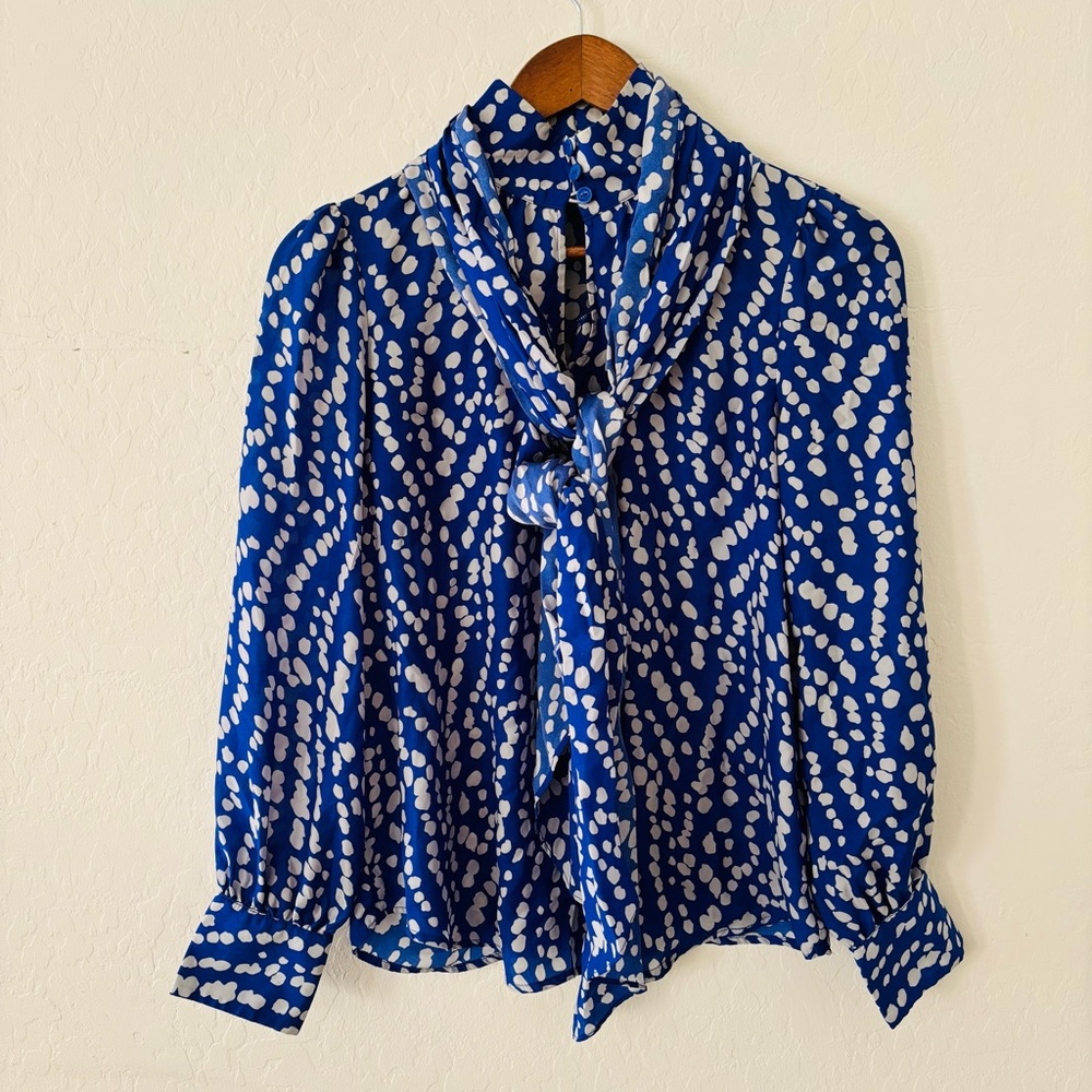 K-Dash by Kardashian Dotted Tie-Neck Blouse Women’s Size Small Blue White